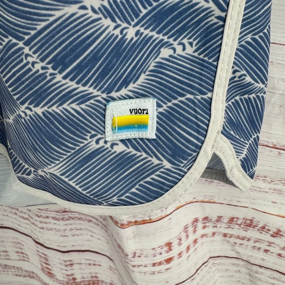 Vuori Banks Boardshorts Mens Large  Blue White Wave 4-Way Stretch Swim Trunks